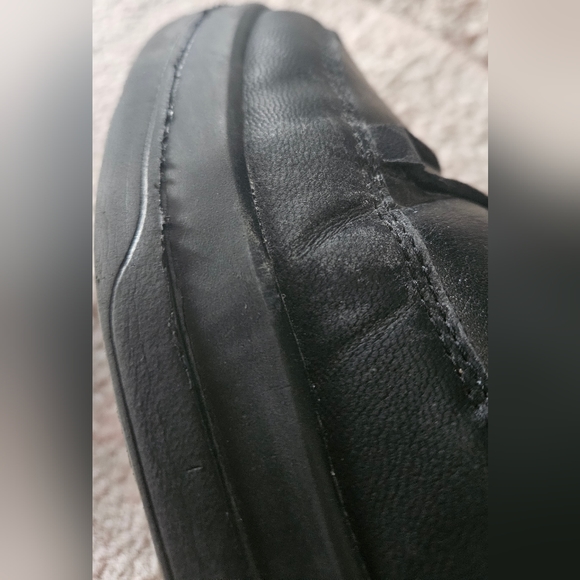 Black Sparkly Moon Boots - Trendy Winter Fashion - Picture 12 of 14